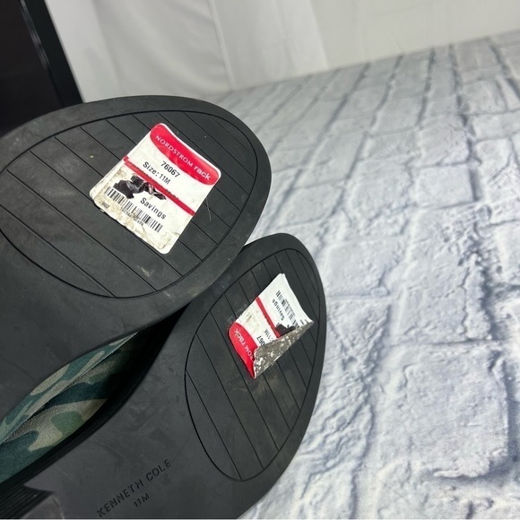 Kenneth Cole New York Levon 2.0 Welt Chelsea Boot
Olive Camouflage Ankle Boots - Picture 6 of 12